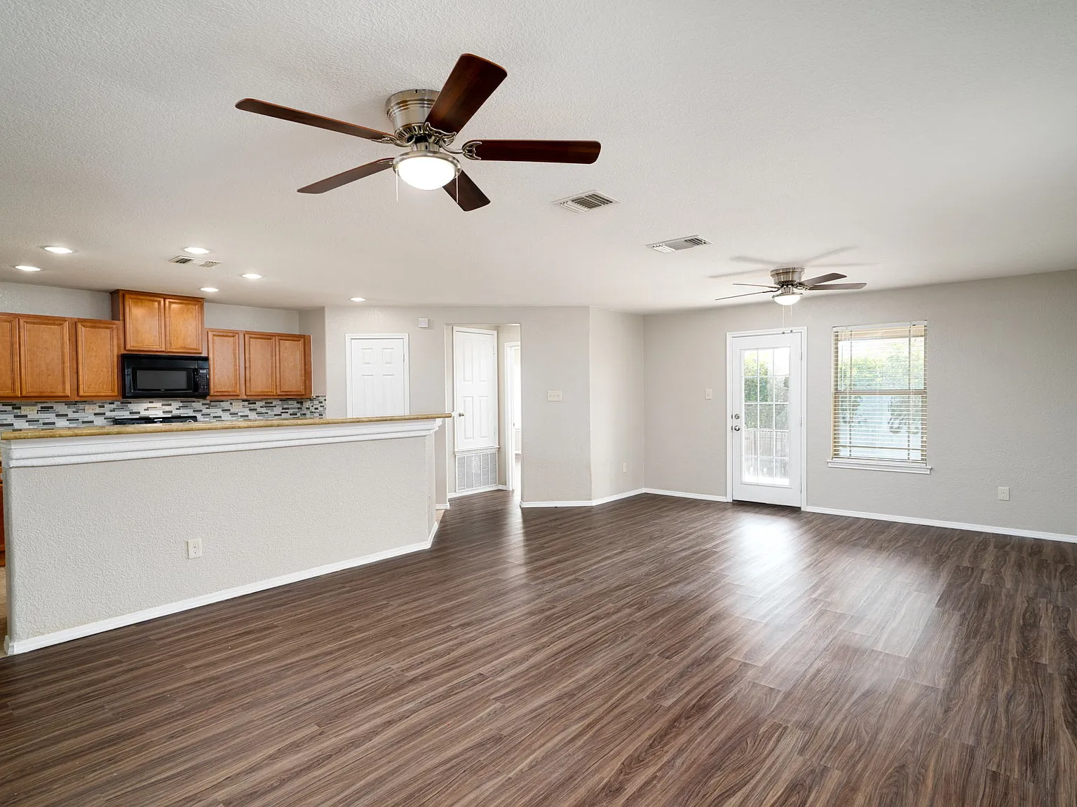 3 bed, 1592 sqft, $1,650 — Photo 4