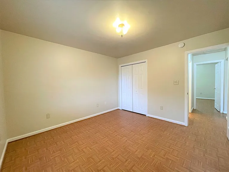 124 E Ferrell St — Photo 6
