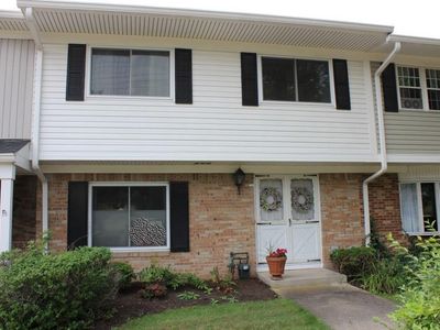 2061 Carlile Dr, Uniontown, OH, 44685