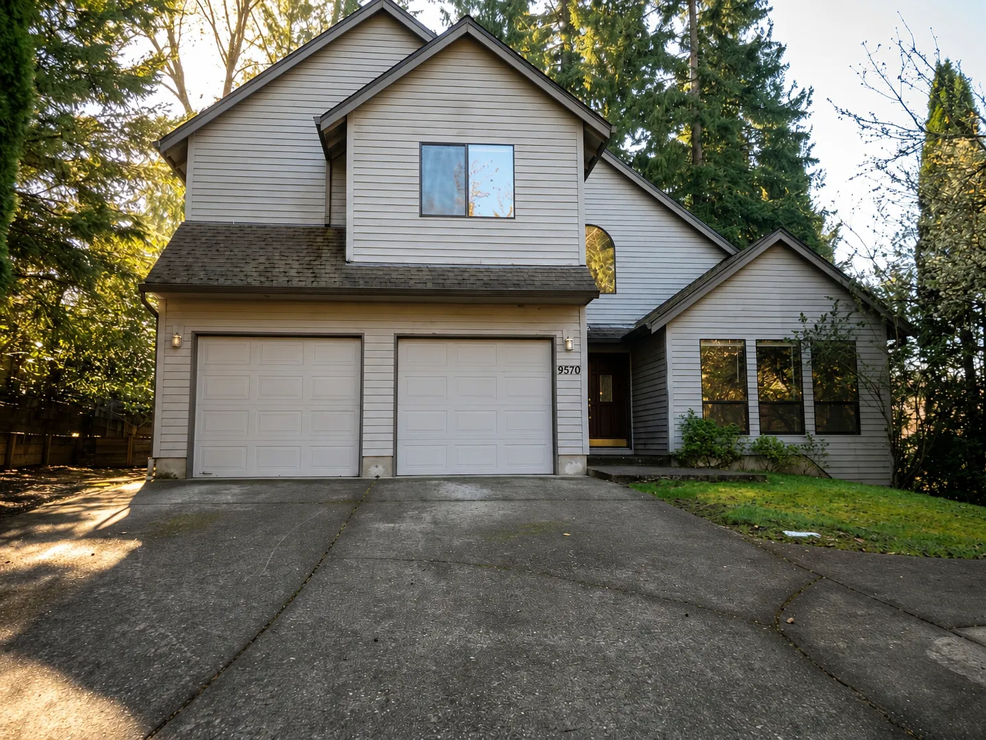 Wonderful Spacious 3 Bedroom, 2.5 Bath located near Cook Park and Schools — Photo 2