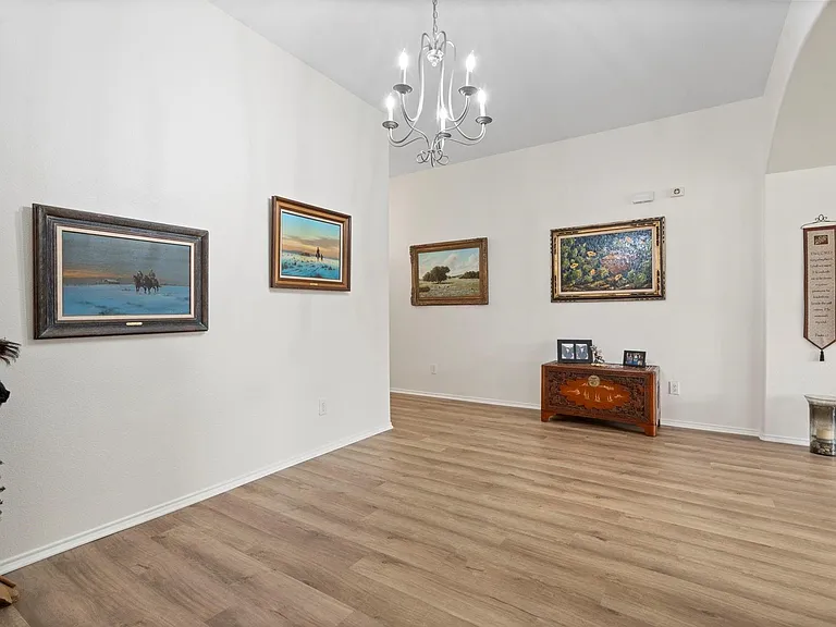 404 Dartmoor Dr — Photo 15