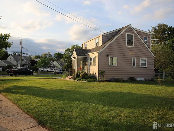 4th image of 1585 Barton Rd