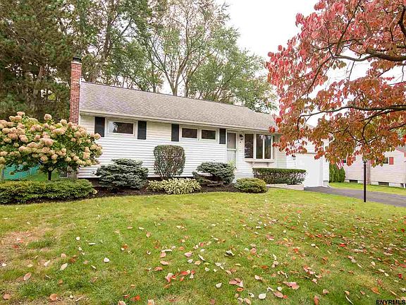 2nd image of 48 Wedgewood Dr