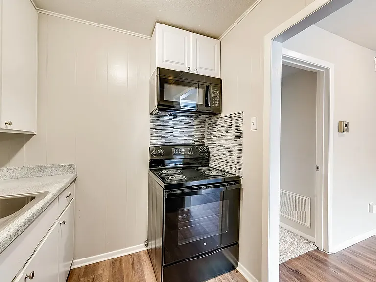 7102 Glenview Dr #204 — Photo 7