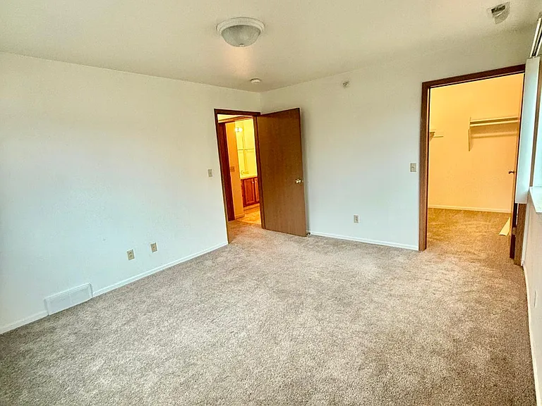Country Village Apartments — Photo 19