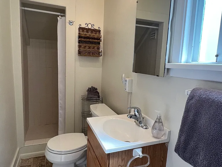 1103 W Franklin St #1/2 — Photo 10