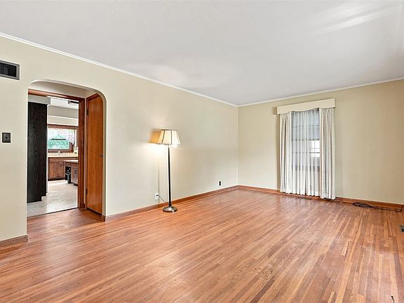 3rd image of 107 Midway Dr