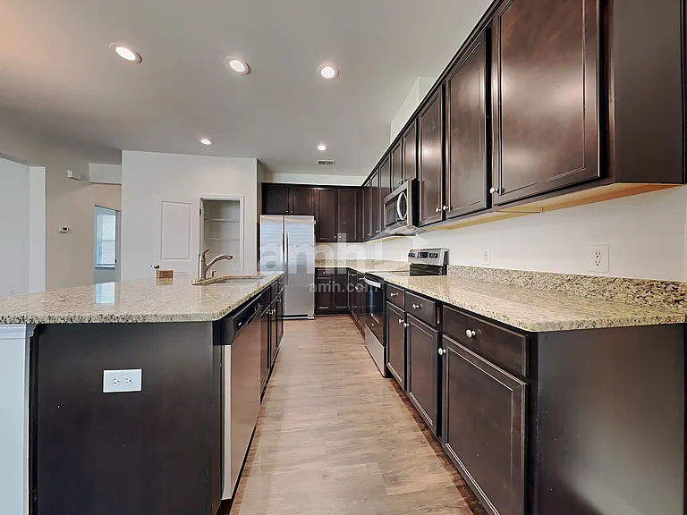 109 Orleans Ct — Photo 3
