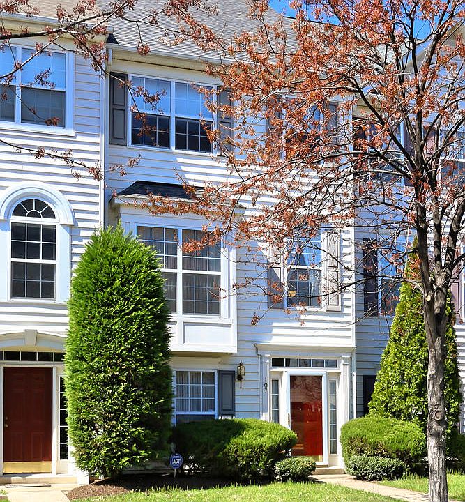 1st image of 107 Cameron Parke Pl