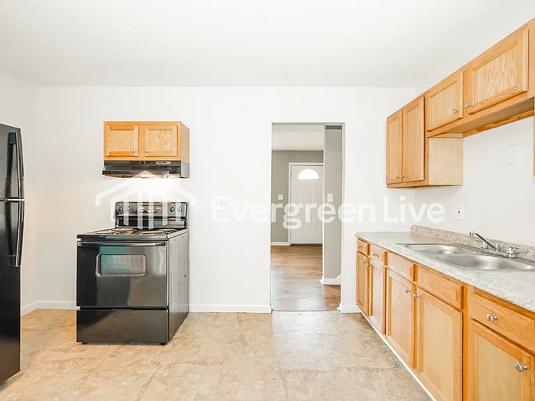 2367 Delavan Dr — Photo 7