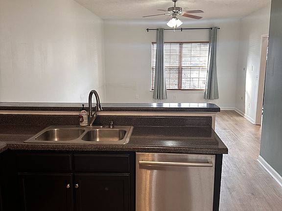 4th image of 2537 New Holland Cir