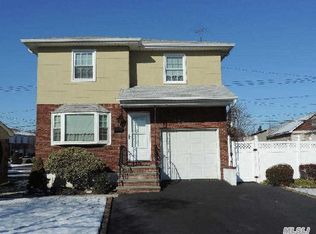 476 Emerson Pl, Valley Stream, NY 11580