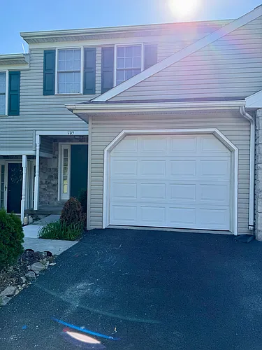 105 Acorn Ln Photo 1