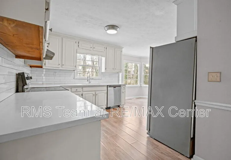 320 Saint Simons Cv — Photo 16