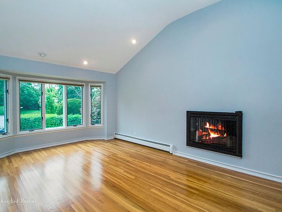 4th image of 10 Milford Ln