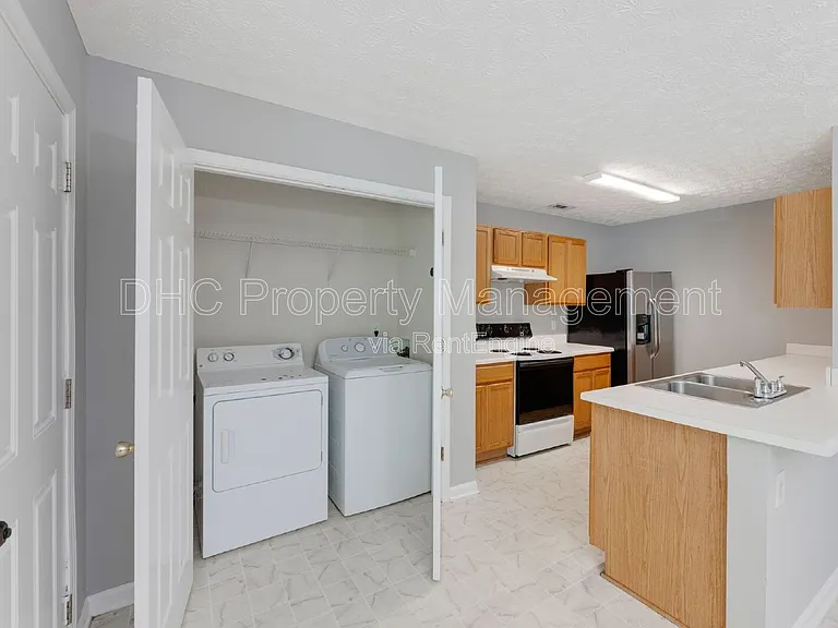 5625 Strathmoor Manor Cir — Photo 4