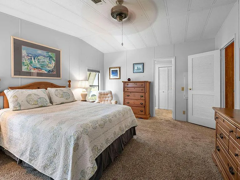 7894 SE Saratoga Dr E — Photo 25