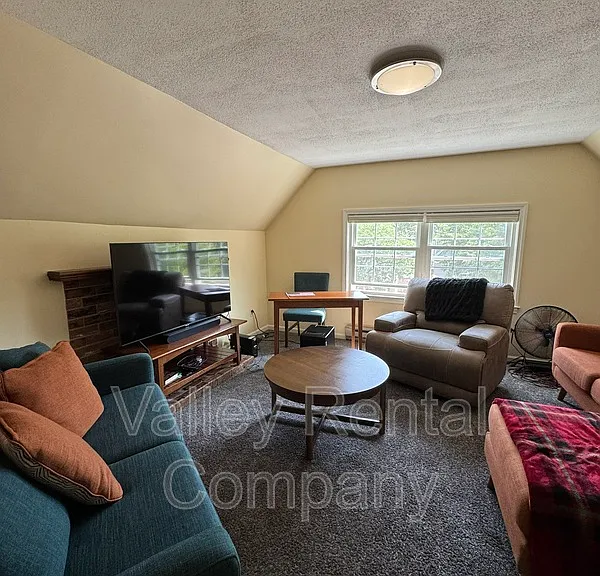 65 Pearl St #1 — Photo 3