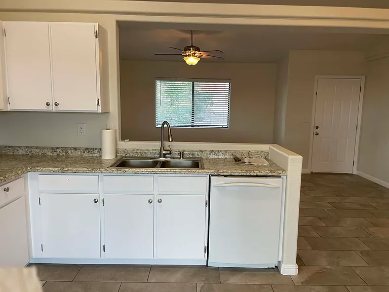 1930 Magnolia Dr #102 — Photo 7