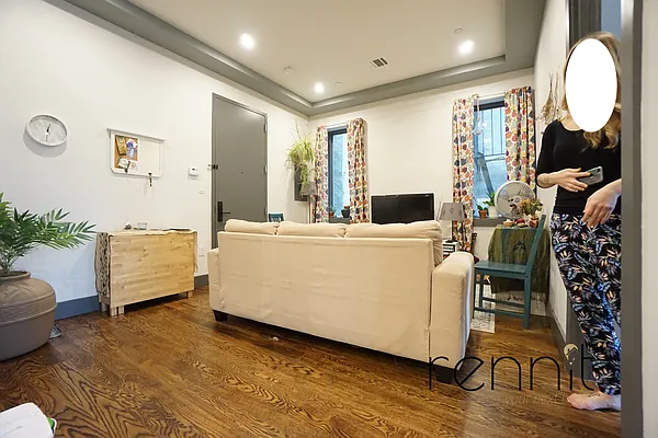 Rented by Rennit Inc. | media 30