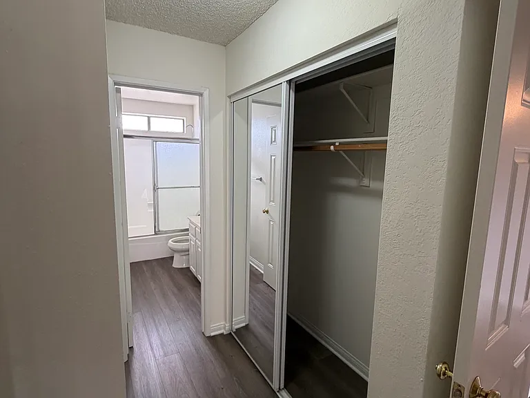 2220 W Victory Blvd #203 — Photo 8