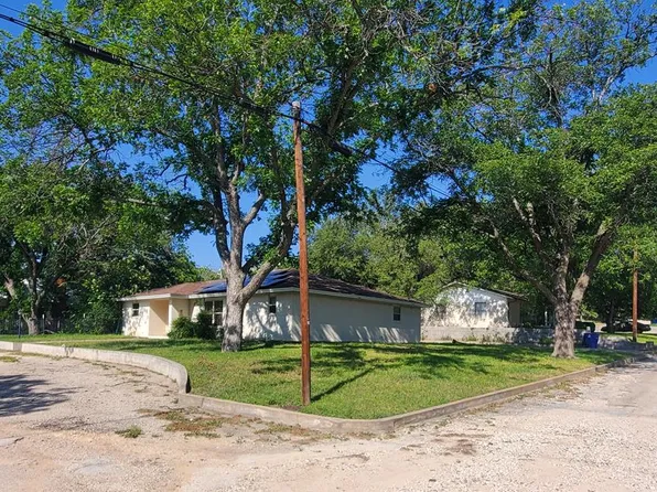 300 Wilkinson St, Menard, TX 76859