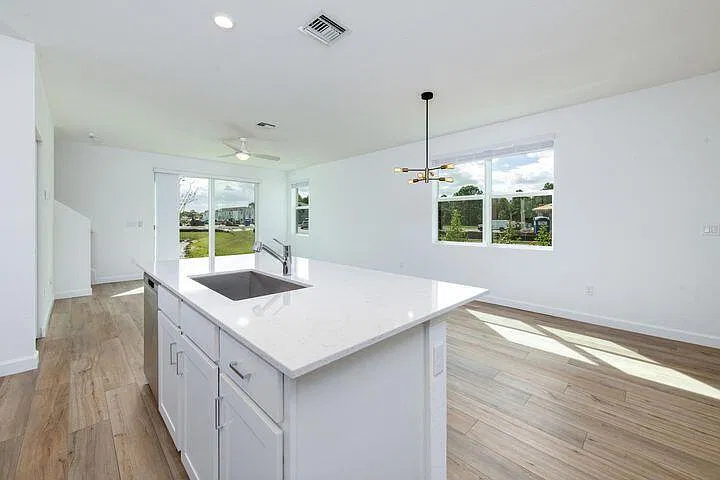 3 bed, 2.5 bath, 1821 sqft, $2,550 — Photo 4