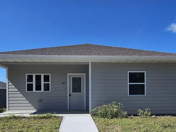 209 Grove St, Sutton, NE 68979