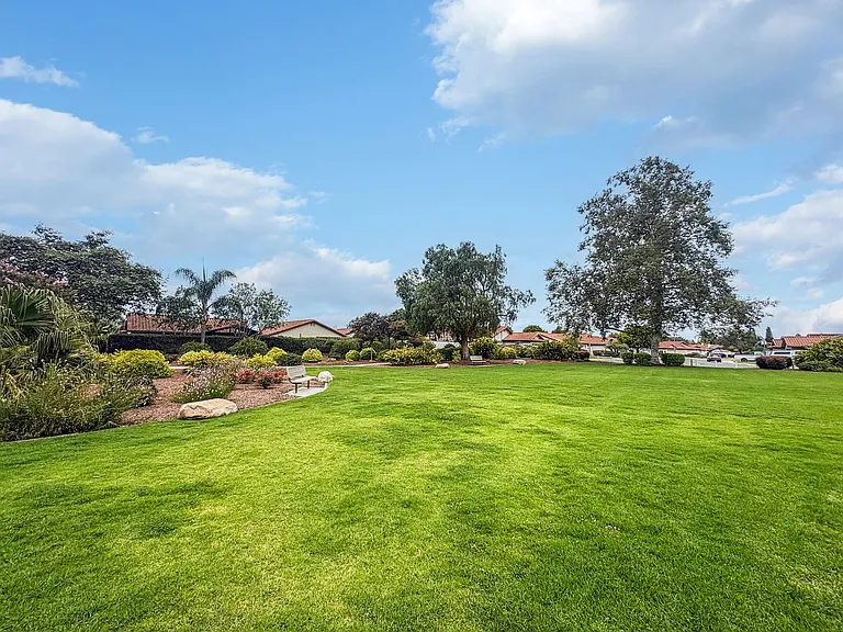 266 Oleander Dr — Photo 26