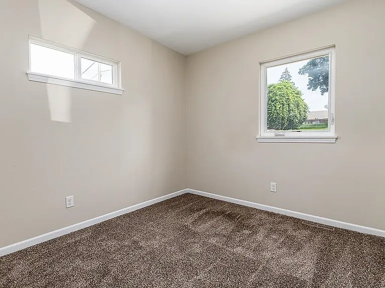 1043 Edina St — Photo 14