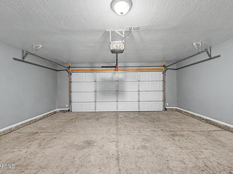 11207 W Hopi St — Photo 24