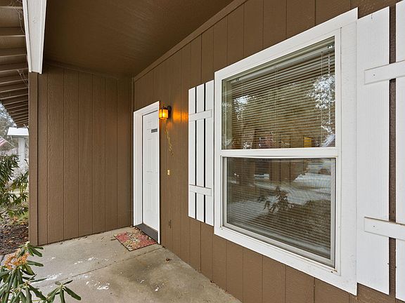 4th image of 61182 Larkspur Loop