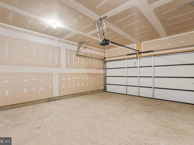 462 Tiller St — Photo 32