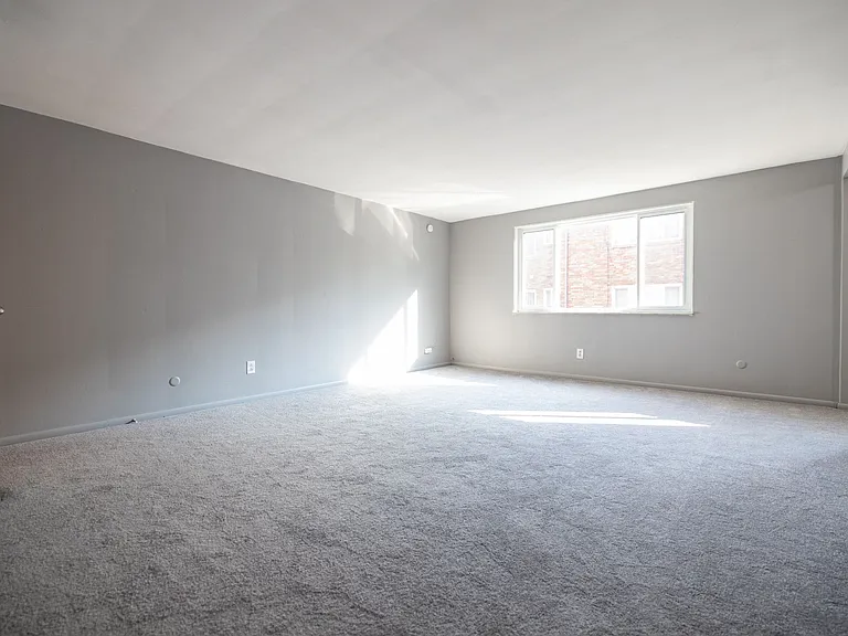 1101 Broadway Ave — Photo 11