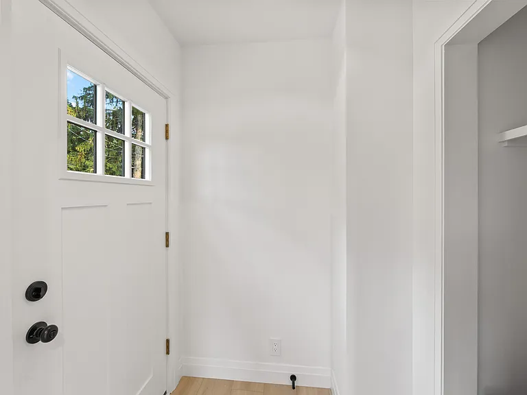 32 Brook St — Photo 19