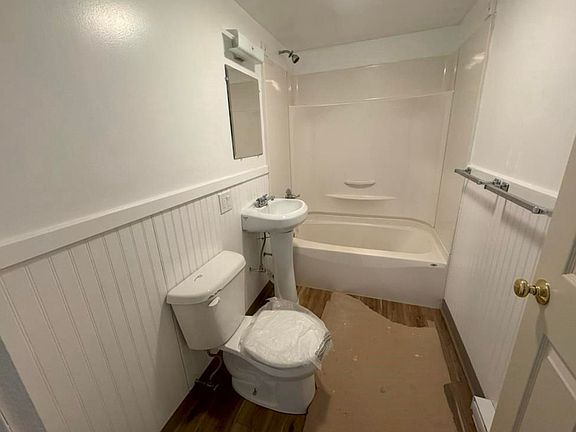 4th image of 425-435 Pleasant St #5