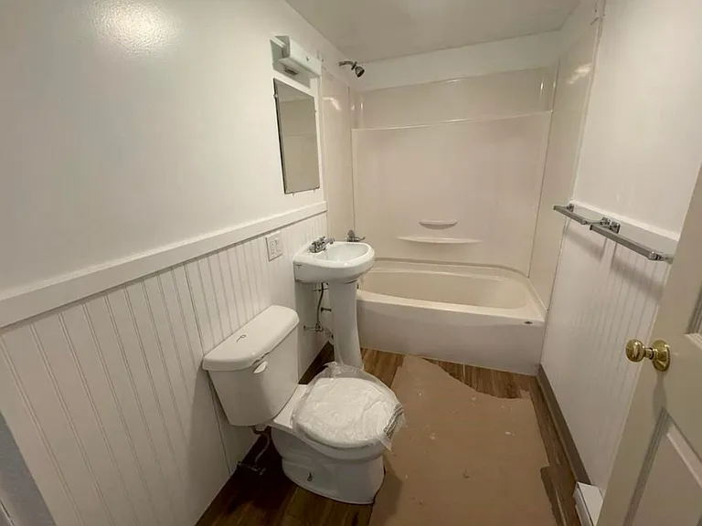 425-435 Pleasant St #5 — Photo 4