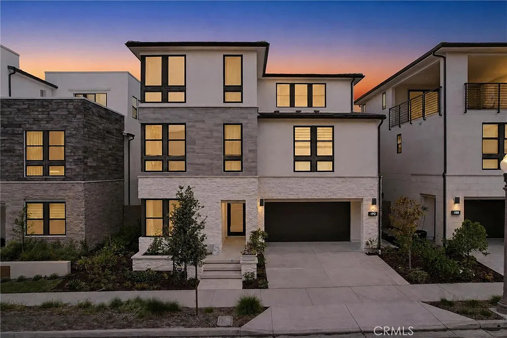 5 bed, 3627 sqft, $12,800 — Photo 1
