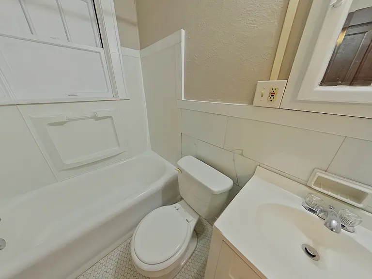 5618 S Grand Blvd — Photo 10