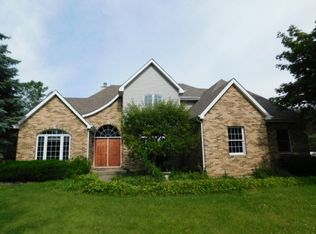 6902 Aspen Ct, Spring Grove, IL 60081