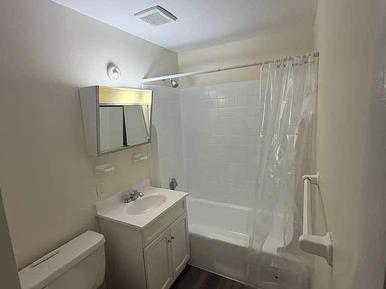 122 Dustin St #2U — Photo 3