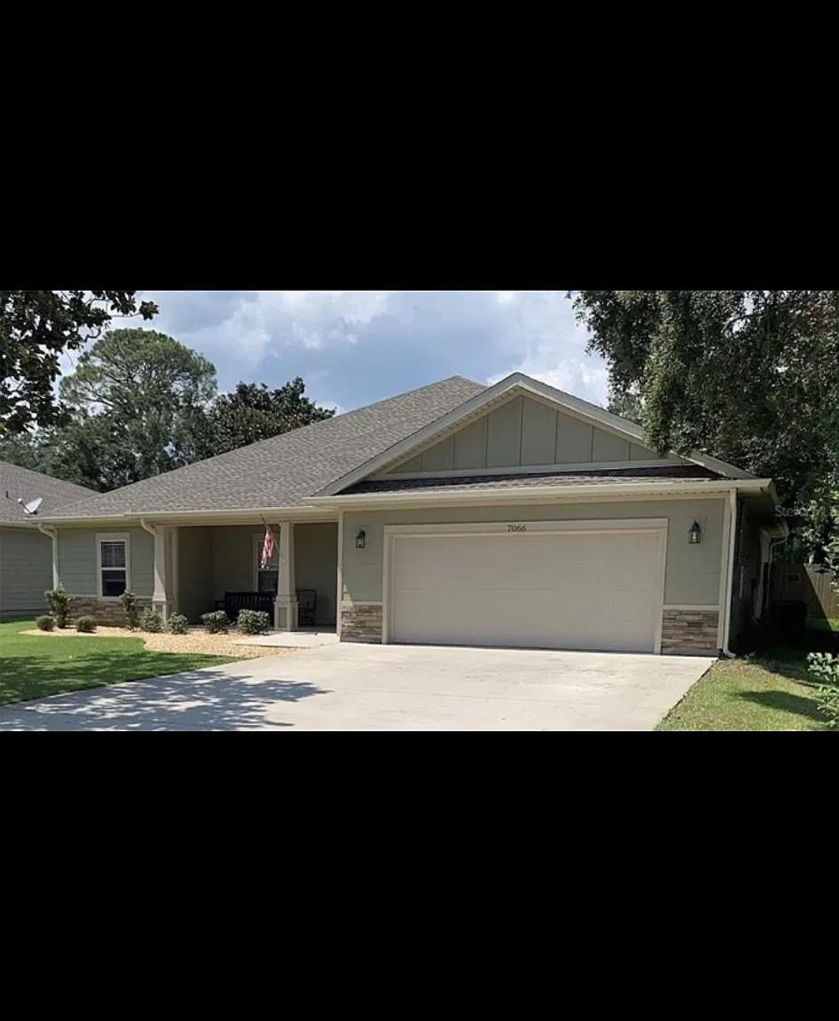 4 bed, 2400 sqft, $2,900 — Photo 1