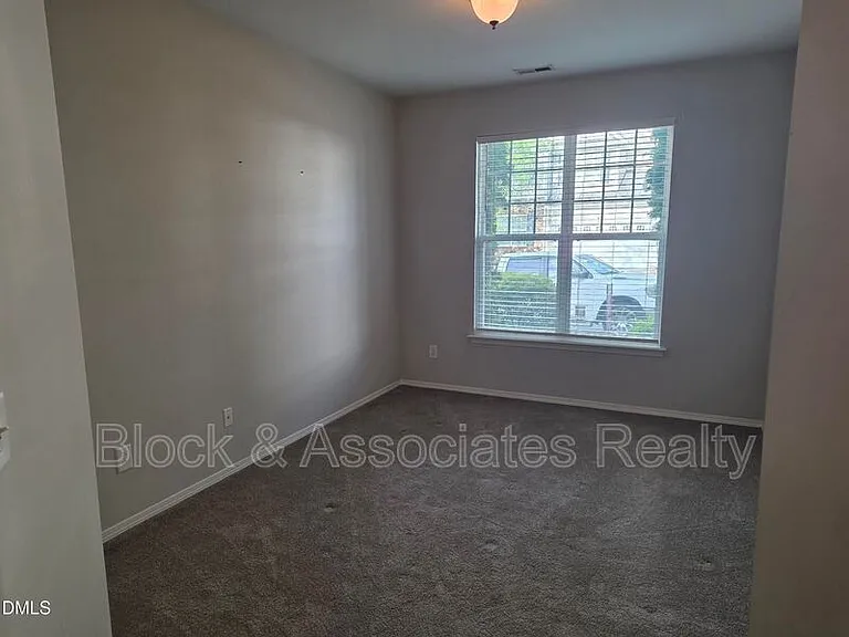 8208 Stone Cellar Dr — Photo 24