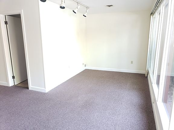 3rd image of 2222-2224 W Allen St #586B1276