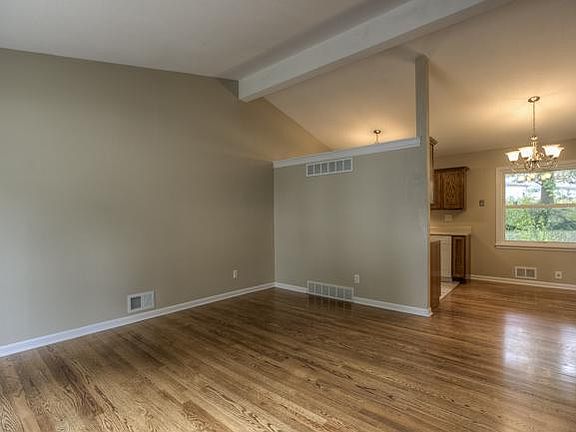 3rd image of 1206 Skyline Dr