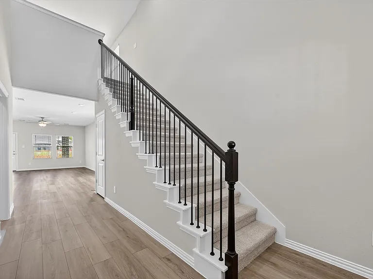 1402 Bridgestone Dr — Photo 1