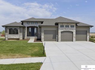 18858 Ridgemont St, Omaha, NE 68136