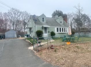 18 Walsh St, Bloomfield, CT 06002