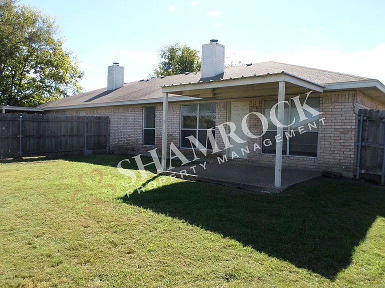 606 Park Ln — Photo 11