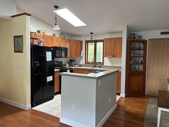 4th image of 49 Montauk Rd